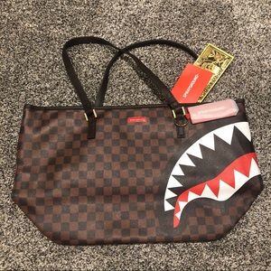 *BRAND NEW* CHECKS IN CAMOFLAUGE TOTE